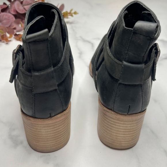 FREE PEOPLE BACK LOOP BLACK LEATHER BOOTIES. SZ 41 - Picture 4 of 5